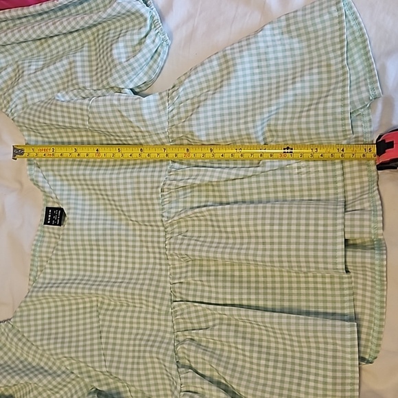 🩴Green and White Gingham Puff Sleeve Top Size L - Picture 6 of 7